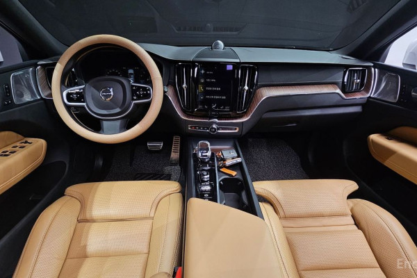 2021 Volvo XC60 с пробегом 44 513 км