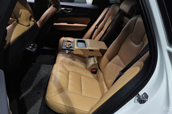 2021 Volvo XC60 с пробегом 44 513 км