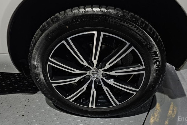 2021 Volvo XC60 с пробегом 44 513 км