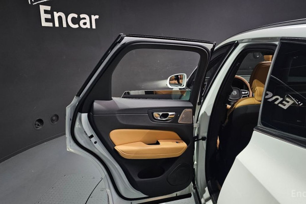 2021 Volvo XC60 с пробегом 44 513 км