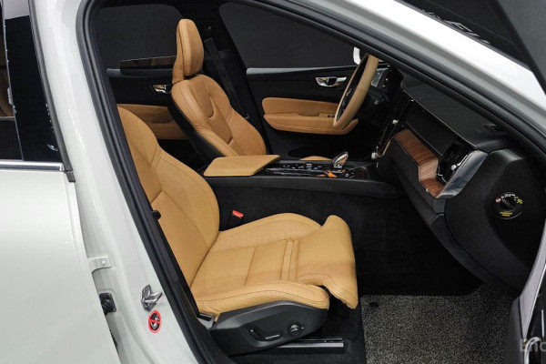 2021 Volvo XC60 с пробегом 44 513 км