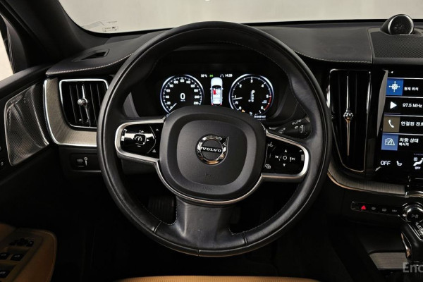 2020 Volvo XC60 с пробегом 62 840 км