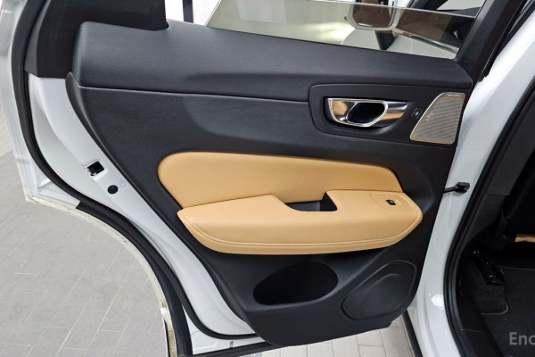 2020 Volvo XC60 с пробегом 62 840 км