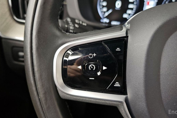 2020 Volvo XC60 с пробегом 62 840 км