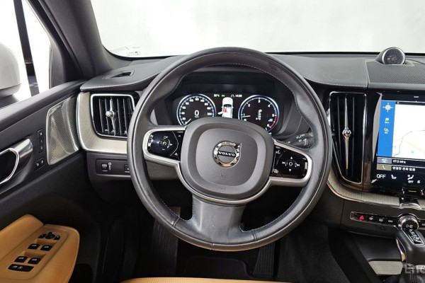 2020 Volvo XC60 с пробегом 62 840 км