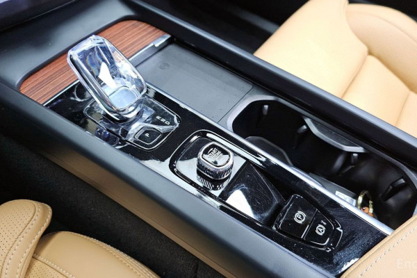 2024 Volvo XC60 с пробегом 17 655 км