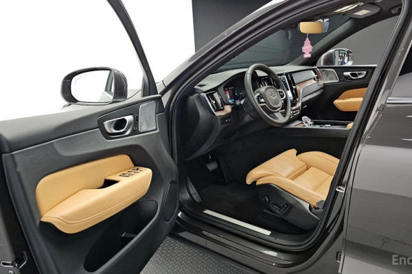 2024 Volvo XC60 с пробегом 17 655 км