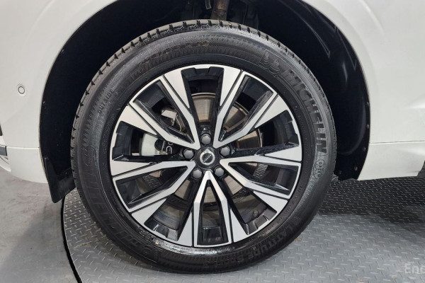 2023 Volvo XC60 с пробегом 20 930 км