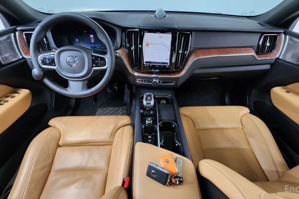 2023 Volvo XC60 с пробегом 20 930 км