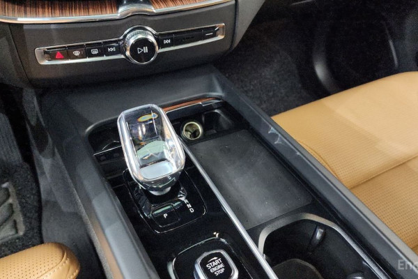 2023 Volvo XC60 с пробегом 20 930 км