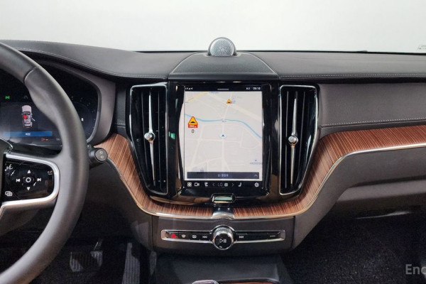 2023 Volvo XC60 с пробегом 20 930 км