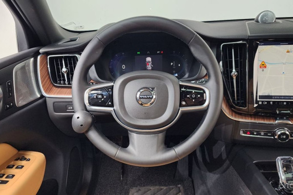 2023 Volvo XC60 с пробегом 20 930 км