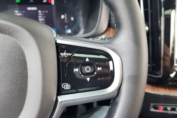 2023 Volvo XC60 с пробегом 20 930 км