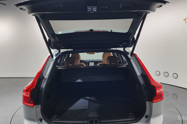 2023 Volvo XC60 с пробегом 20 930 км