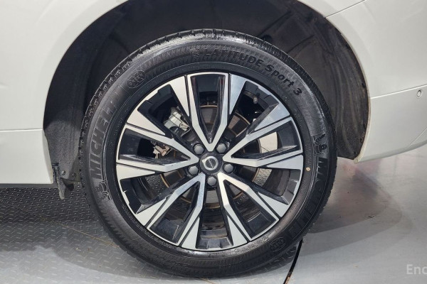 2023 Volvo XC60 с пробегом 20 930 км