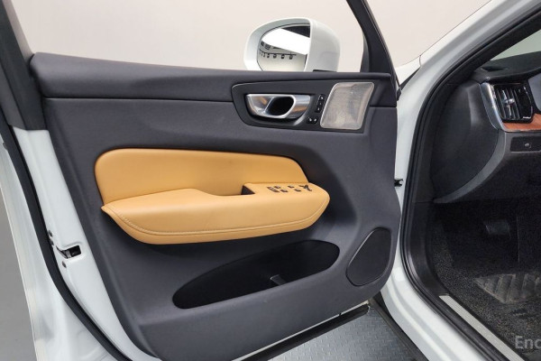 2023 Volvo XC60 с пробегом 20 930 км