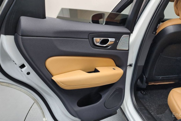 2023 Volvo XC60 с пробегом 20 930 км