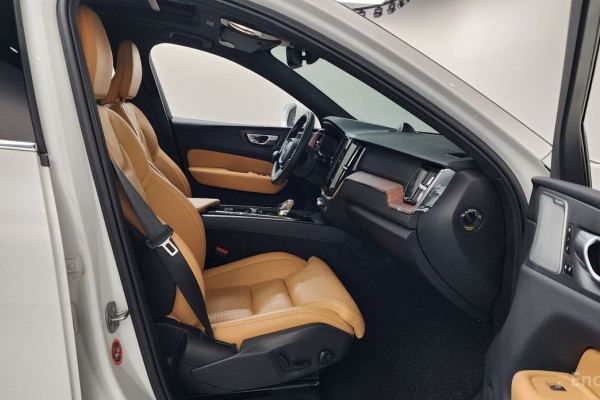 2023 Volvo XC60 с пробегом 20 930 км