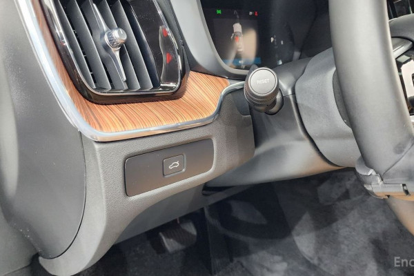 2023 Volvo XC60 с пробегом 20 930 км