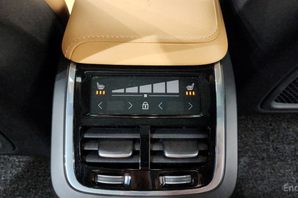 2023 Volvo XC60 с пробегом 20 930 км