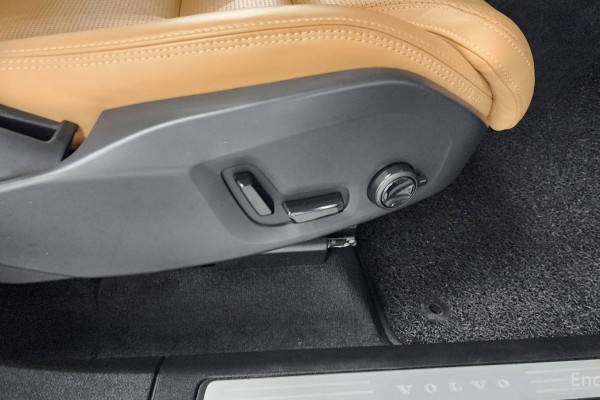 2023 Volvo XC60 с пробегом 20 930 км