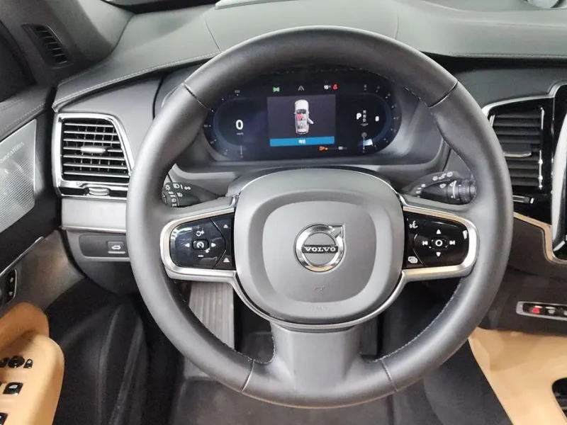 2023 Volvo XC90 с пробегом 65 980 км