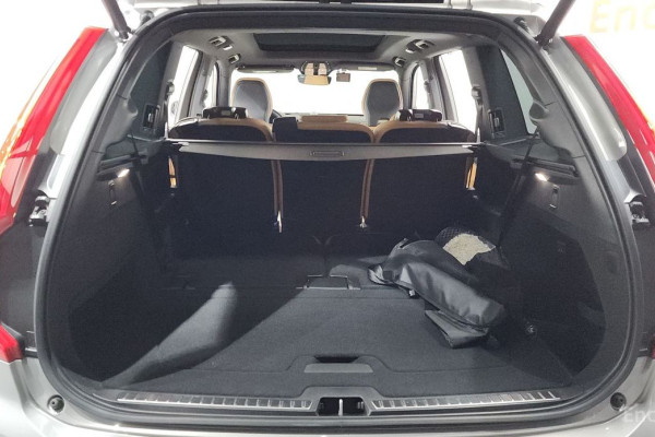 2023 Volvo XC90 с пробегом 65 980 км