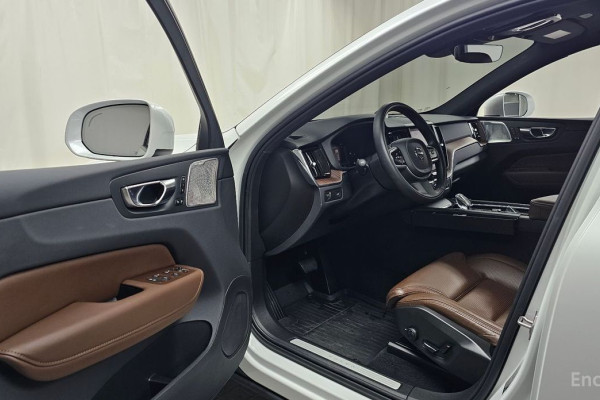 2021 Volvo XC60 с пробегом 26 581 км