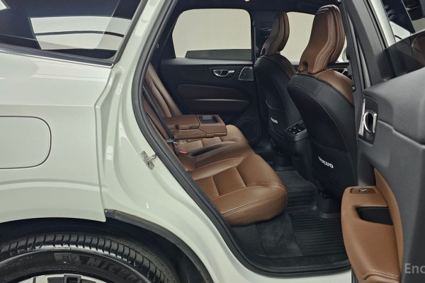 2021 Volvo XC60 с пробегом 26 581 км