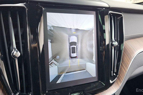 2021 Volvo XC60 с пробегом 26 581 км