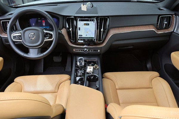 2023 Volvo XC60 с пробегом 19 830 км