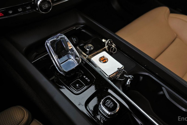 2023 Volvo XC60 с пробегом 19 830 км