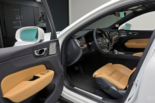 2023 Volvo XC60 с пробегом 19 830 км