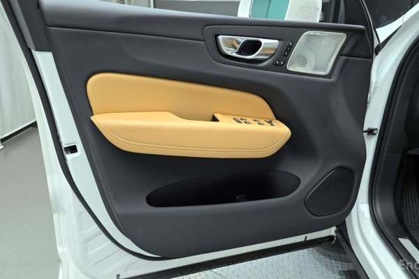 2023 Volvo XC60 с пробегом 19 830 км