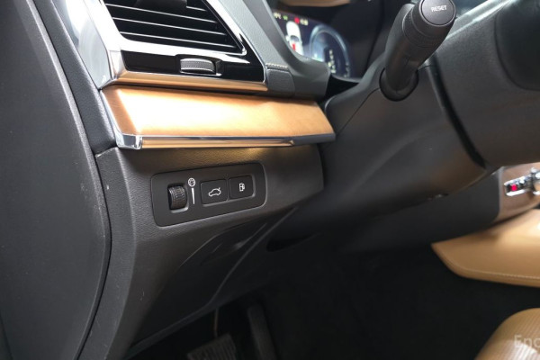 2018 Volvo XC90 с пробегом 100 739 км