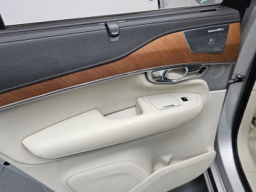 2020 Volvo XC90 с пробегом 63 012 км