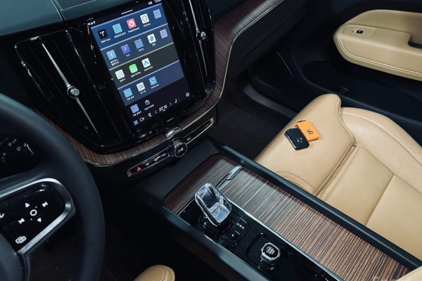 2023 Volvo XC60 с пробегом 33 528 км