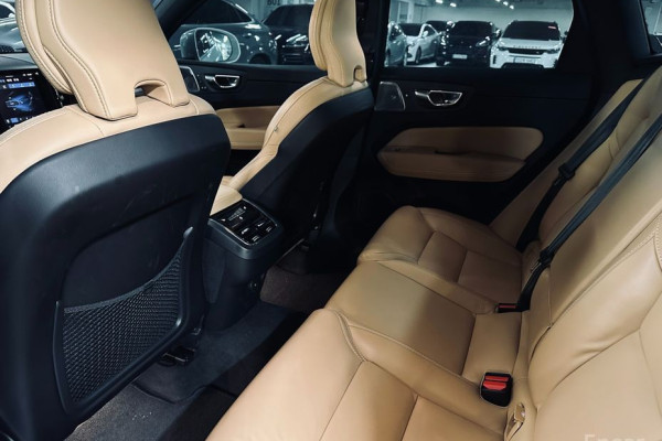 2023 Volvo XC60 с пробегом 33 528 км