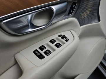 2020 Volvo XC90 с пробегом 63 012 км