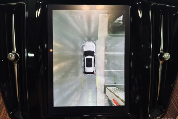 2023 Volvo XC60 с пробегом 33 528 км