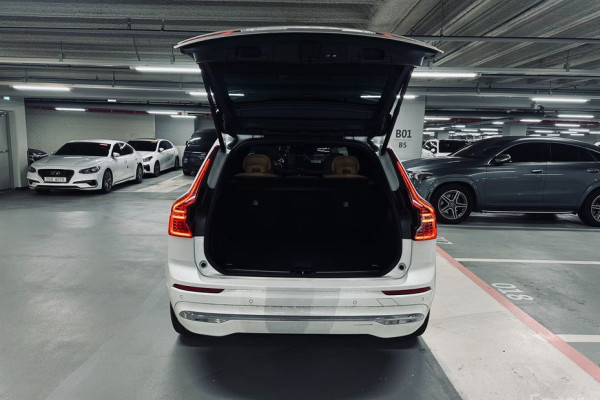 2023 Volvo XC60 с пробегом 33 528 км