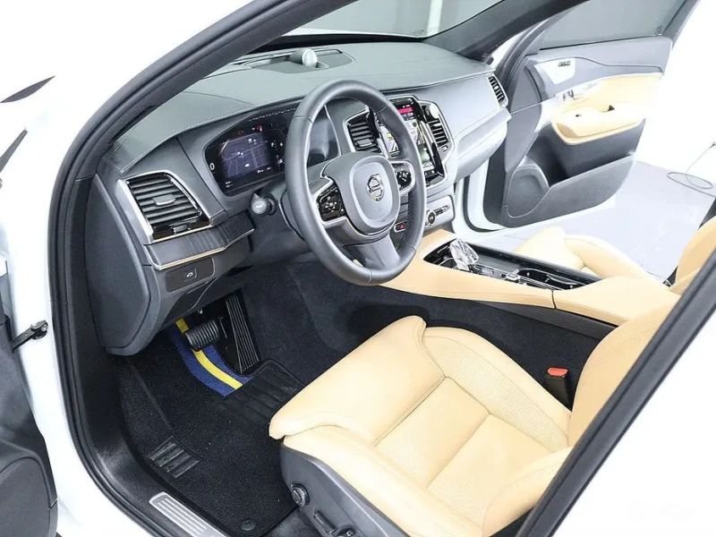 2024 Volvo XC90 с пробегом 38 559 км