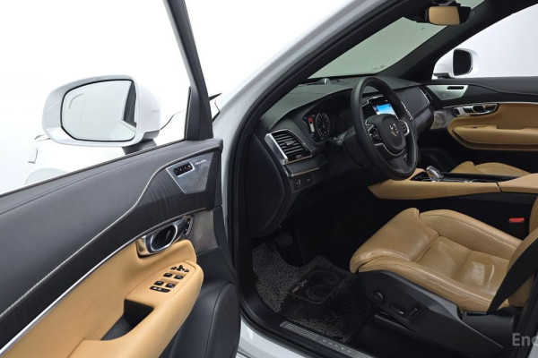 2022 Volvo XC90 с пробегом 41 949 км