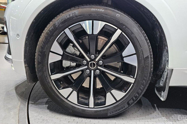 2026 Volvo XC60 с пробегом 5 544 км