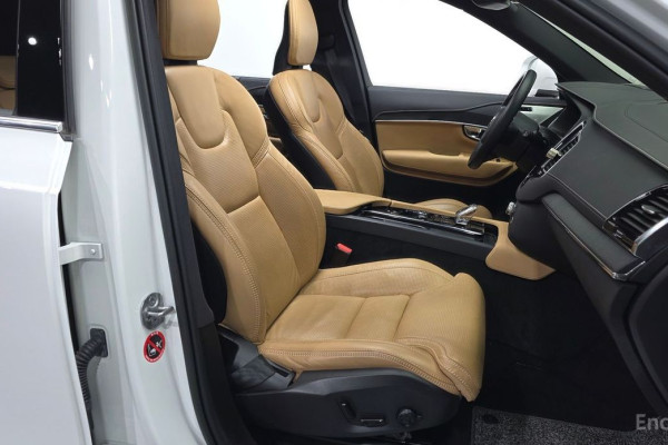 2022 Volvo XC90 с пробегом 41 949 км