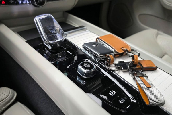 2026 Volvo XC60 с пробегом 5 544 км