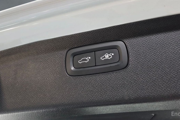 2022 Volvo XC90 с пробегом 41 949 км