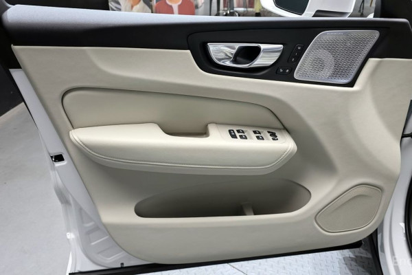 2026 Volvo XC60 с пробегом 5 544 км