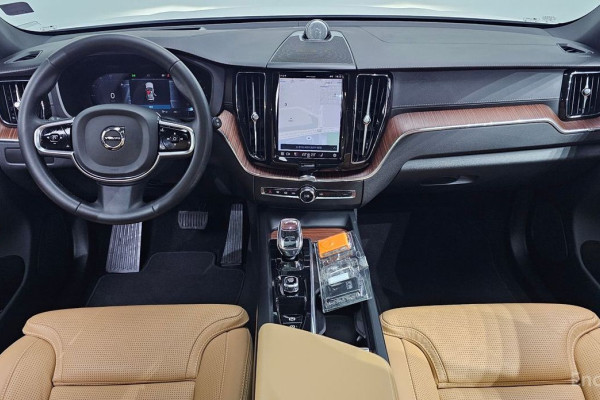 2023 Volvo XC60 с пробегом 60 900 км