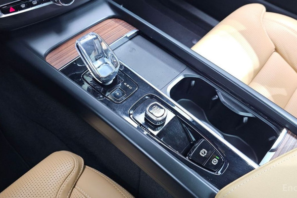 2023 Volvo XC60 с пробегом 60 900 км